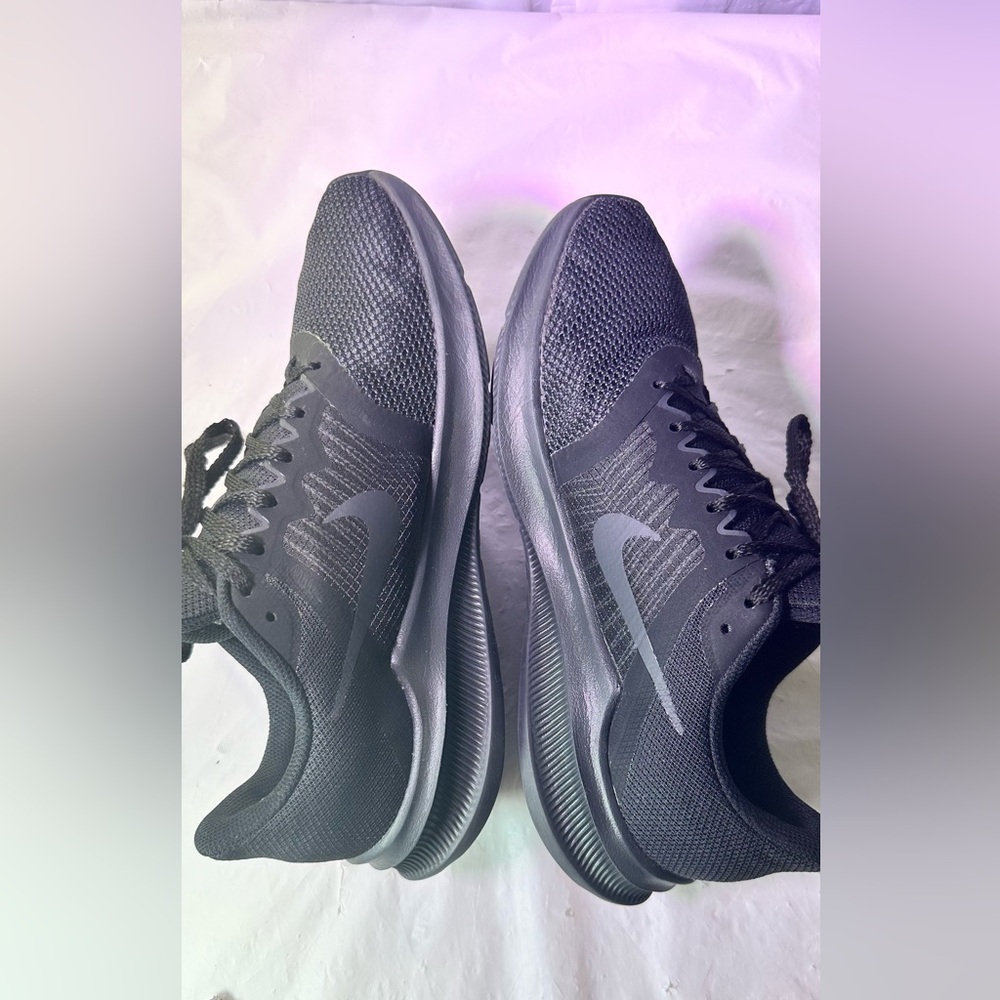 Nike Men's Black Mesh Athletic Running Shoes - Picture 7 of 9